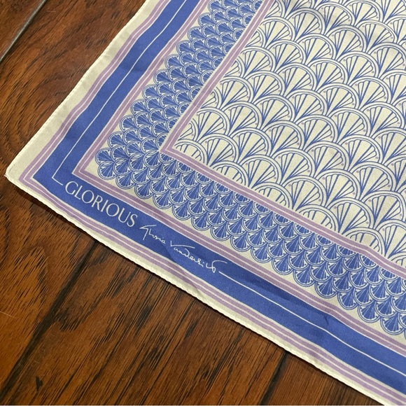 VTG Gloria Vanderbilt Glorious Scarf Blue & Lavender Purple 30x31" Made in Italy - Picture 2 of 5